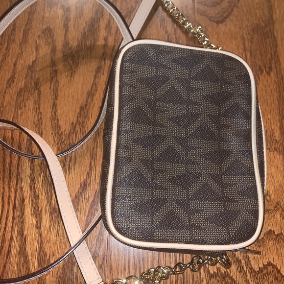 Micheal Kors Purse - Picture 5 of 6